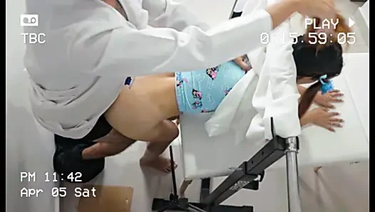 Dokter kandungan kehilangan ponsel dan membocorkan video pasiennya