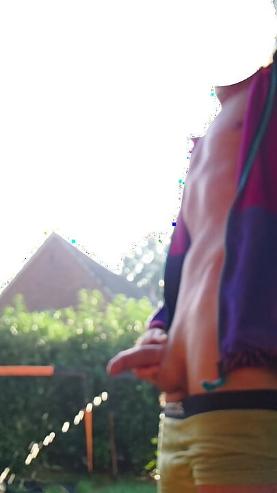 Skinny boys first piss of the day began with sperm. Wanna suck my dick?