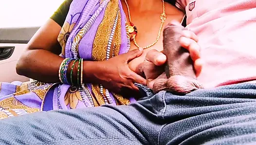 Hintli araba seksi. Üvey anne ve üvey oğlu kapıdan sikişmek için uzun sürüyor. Telugu edepsizce konuşuyor.