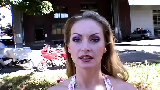 Горячая пробежка получает огромную сперму на лицо, винтажная Aline