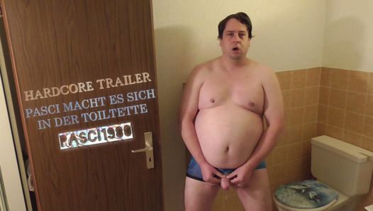 Hardcore trailer - pasci szarpnięcia w toalecie