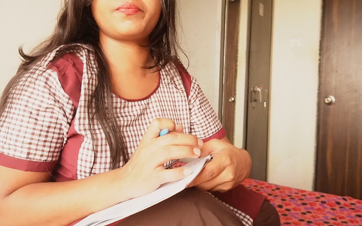 วัยรุ่น Desi วิทยาลัยนมใหญ่โดนครูจับได้และเย็ด