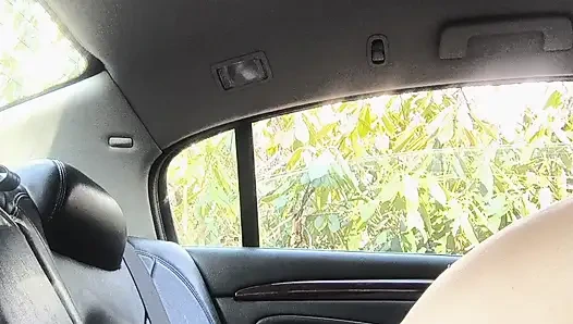 Tempat yang bejat lagi asik mainin memeknya di luar ruangan