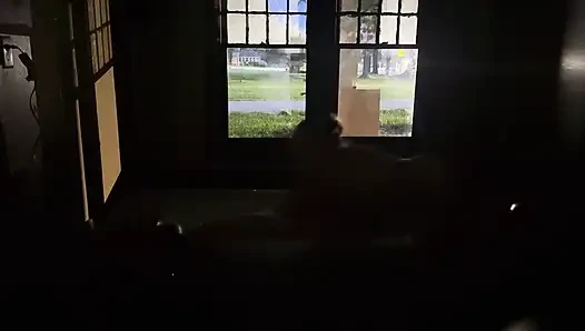 Толстушка лижет киску