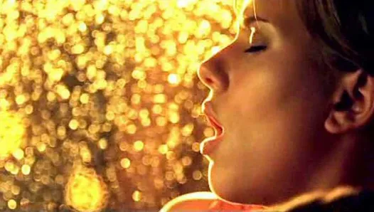 Scarlett Johansson Fingered in a Car On ScandalPlanet.Com