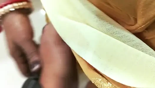 Kakak ipar india yang baru nikah nyepong kontol dan ngentot hot sama abang tirinya sendiri sambil pakai kain sari blus