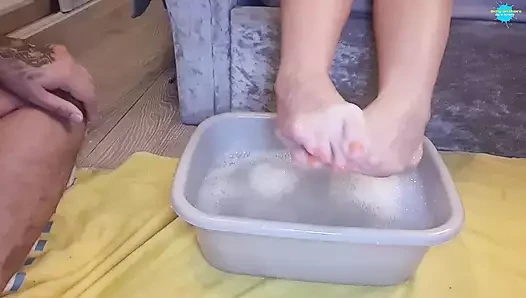 He washed and oiled My sexy feet !!