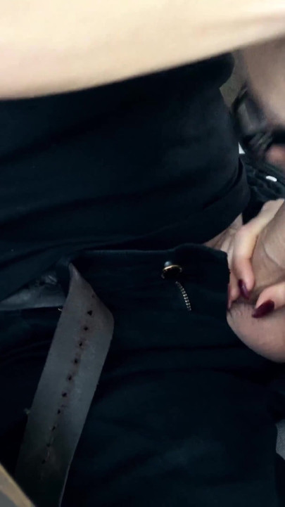 Remaja memutuskan deepthroat semasa kerja