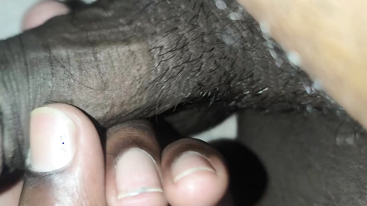 Un mec se masturbe, petite bite, matin, grosse bite
