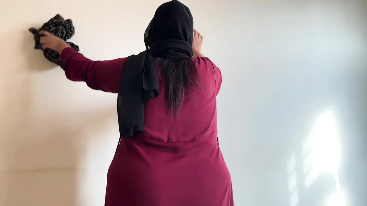 Fucking A Beautiful Maid With Big Ass In Saudi Arabia When She Cleaning Bed Room - Ass Fuck & Cum