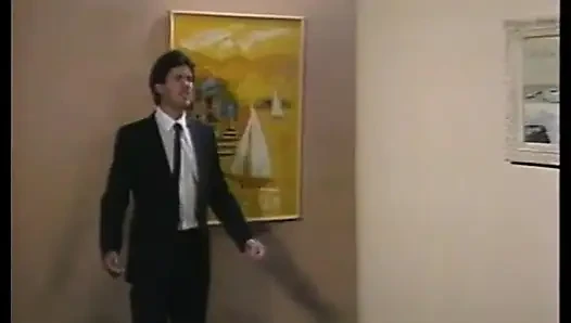 Retro esmer kaltağın amını sikiyor ve sikiyor Sarışın amcığı sikilirken boşalıyor Boşalıyor