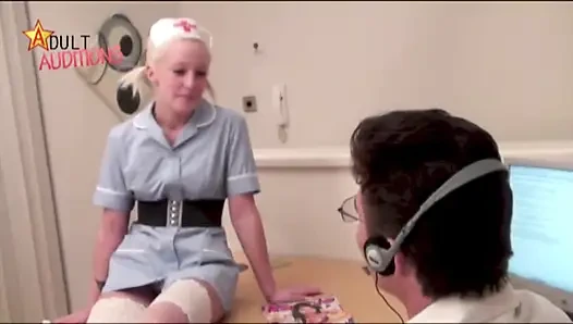 Krankenschwester abbie fickt doktor