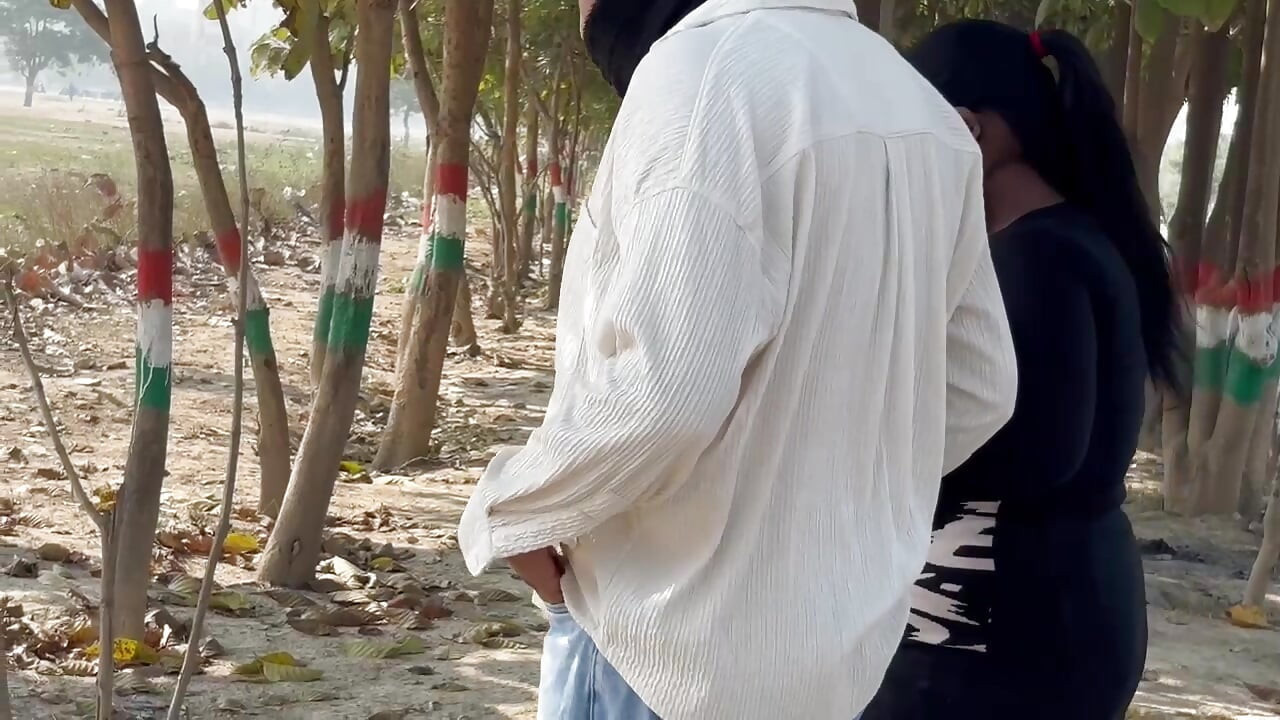 Ladke ne ladki ko bachane ke bahane choda