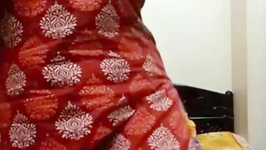 Desi Big Boobs Showing Armpit & Ass