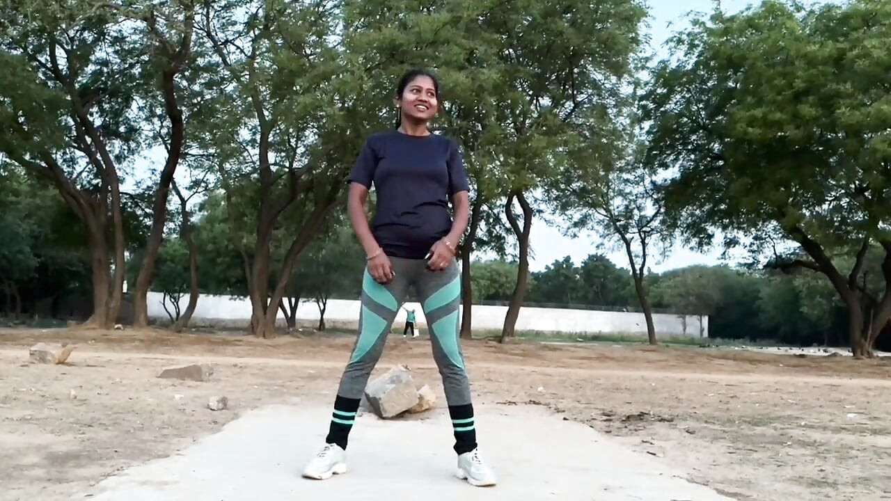 Iubitul indian își fute iubita în clipul MMS devine viral cu o pulă uriașă de 8 inci
