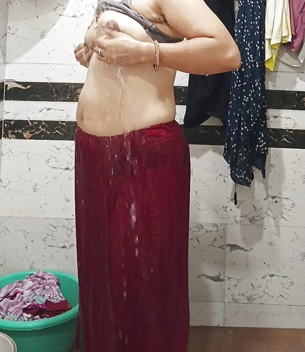 Priya Bhabi 거유 후장 목욕 쇼