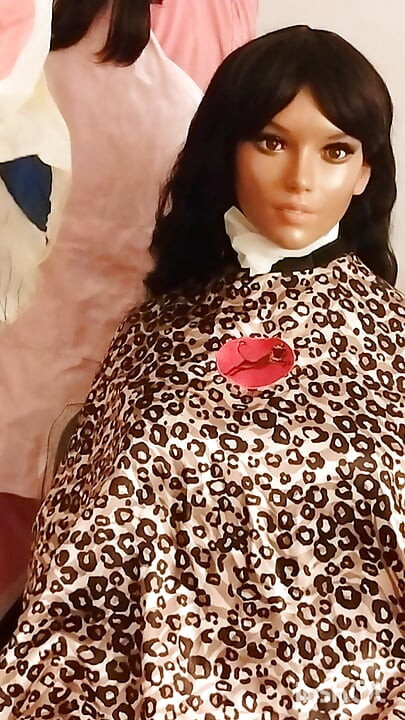 Nikki ebony sex doll colorful short hairdressing cape modeling session