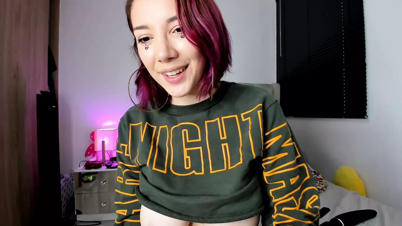 This Colombian loves to feel like a slut for her fans