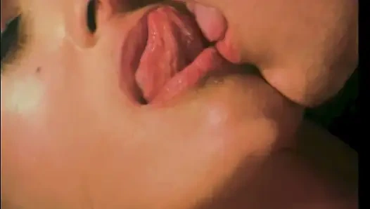 Bu MILF sadece boşalmak istiyor