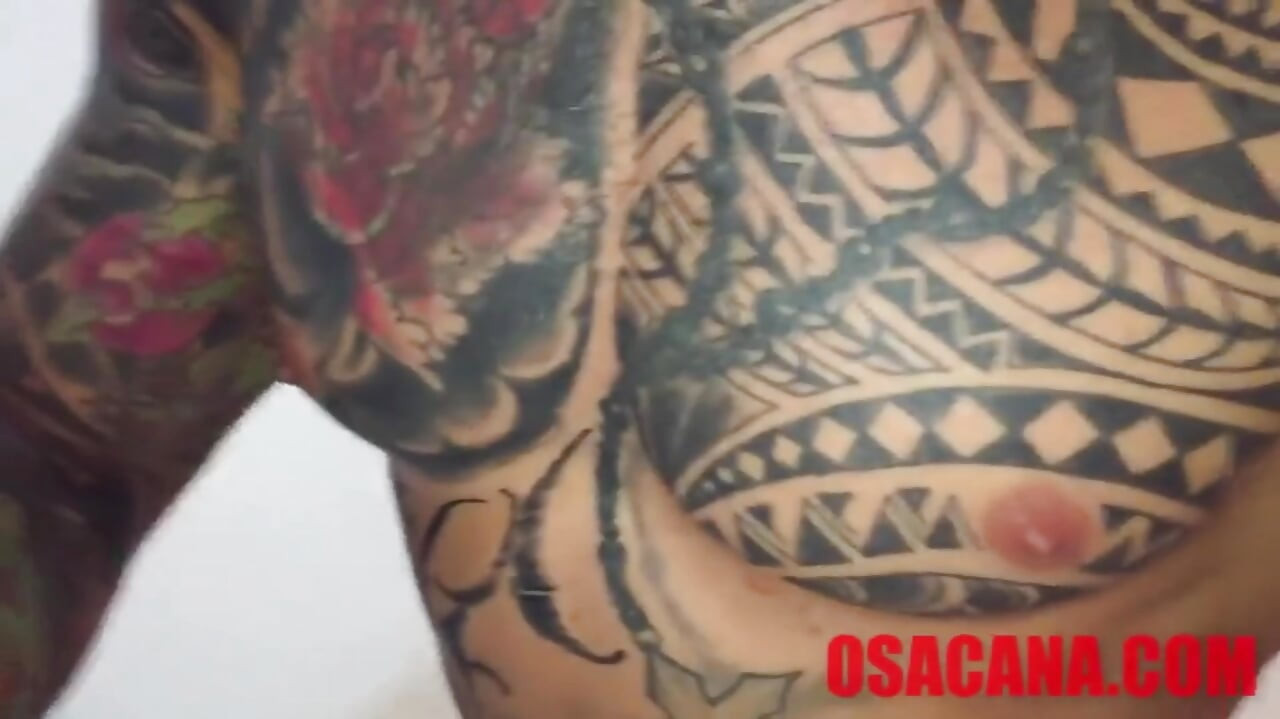 Sramežljiva amaterka voli se jebati na sve četiri kao kučka