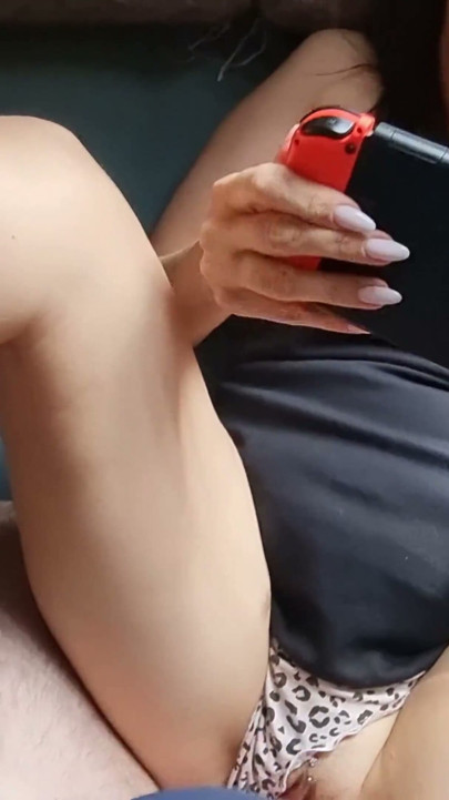 Guest Fucks the Wife While She Plays Video Games. Homemade Threesome. Part 1. 32802 | Clip 2