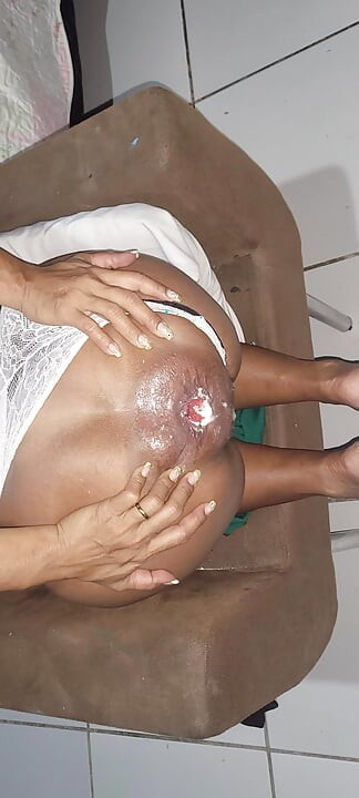 Cum in my ass! I love a cumshot in the ass.