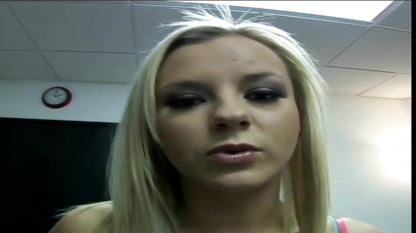 Slutty blonde wraps her lips around hard cock sucking it gently