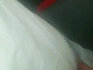 Гэнгбэнг с кримпаем без презерватива в любительском видео