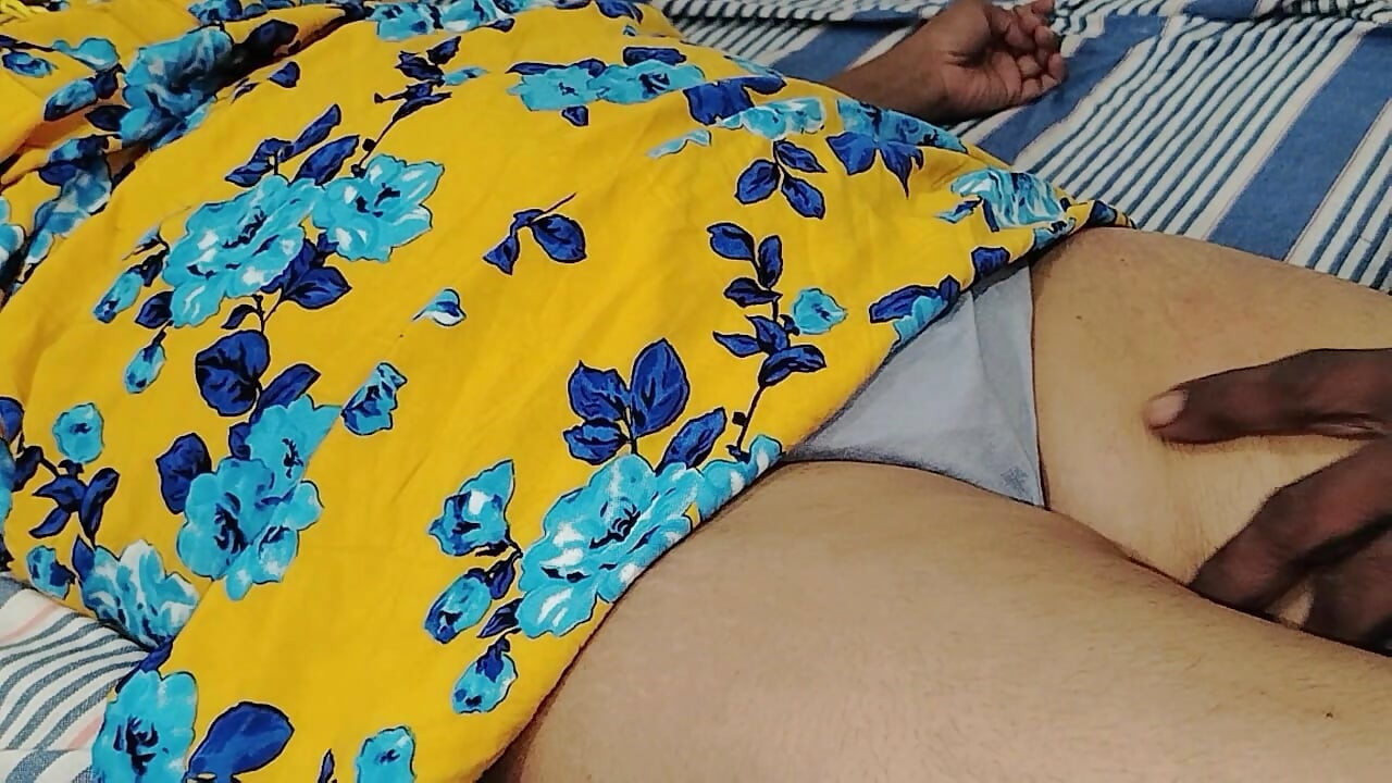Avant que mon mari, qui rentre à la maison, un coud arrive, son jeune demi-frère m’a baisée sans même prendre ma culotte et est parti