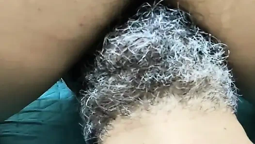 Ich entdeckte das putzmädchen, das die dessous meiner frau anprobieren, und sie willigte ein, mich das nehmen zu lassen, wenn ich nichts sage