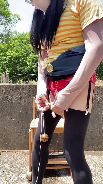 No. 228 Peeing in Split-crotch Shorts
