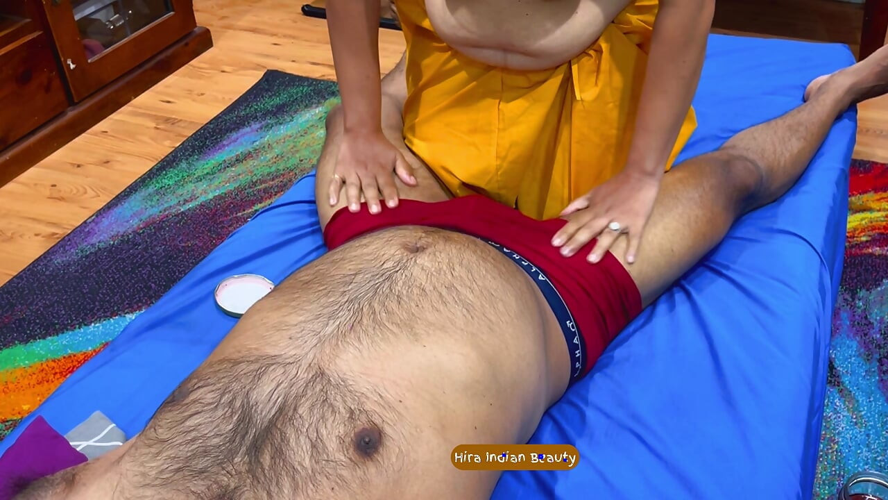 Sensual Big Boobs Bhabhi in Saree Skirt and Bra: Oil Massage for her Step-father