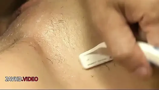 Yukina moris sinnliche Ölmassage endet mit einem intensiven kitzler-orgasmus, spannender showdown
