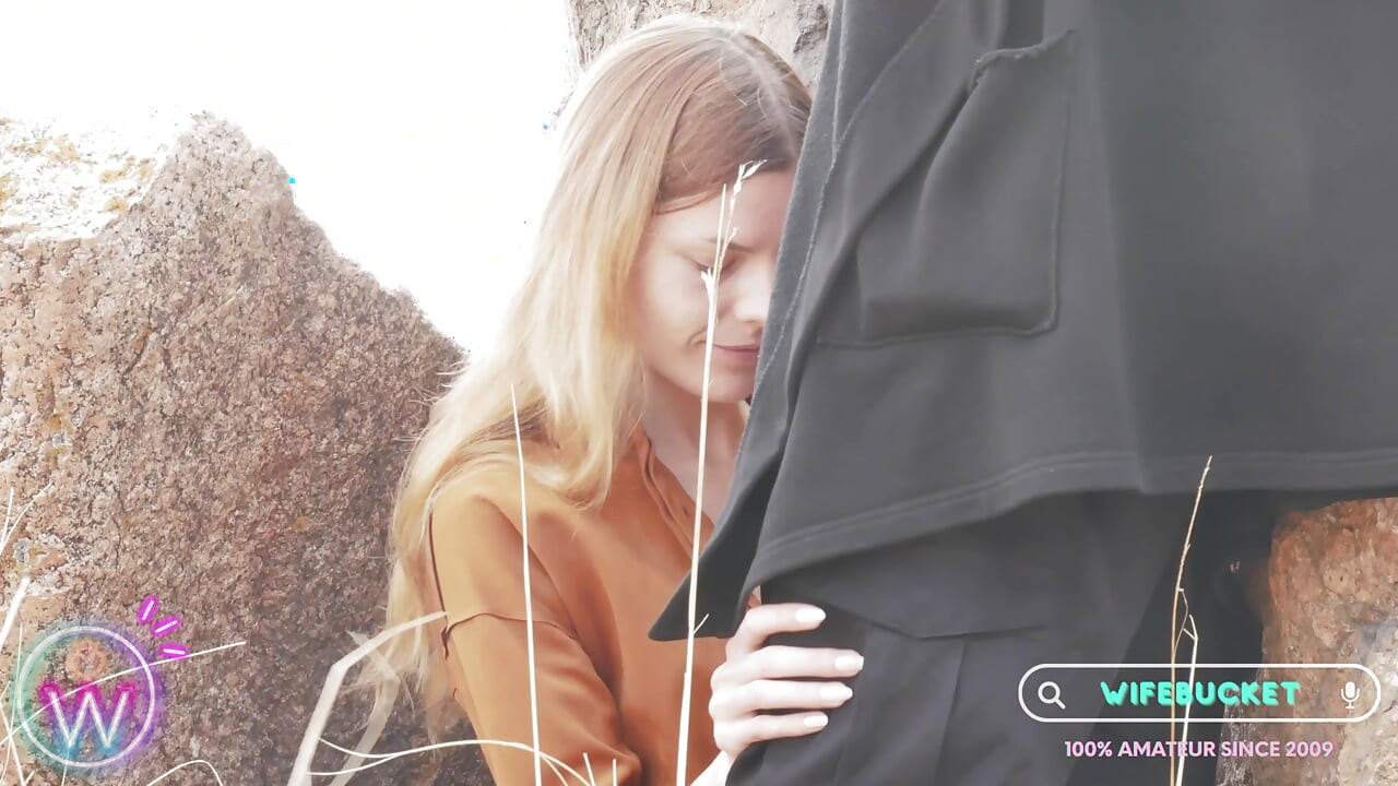 Wifebucket amateure - ich habe ihren hintern auf einem touristischen weg gefickt
