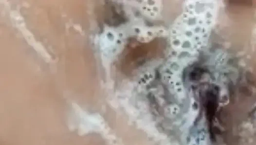 Моя жена просит видеозвонок. Она сказала, что принимает ванну