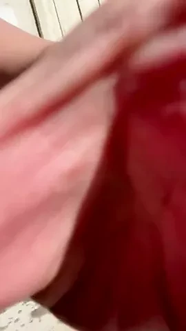 Mature bbw peeing outside