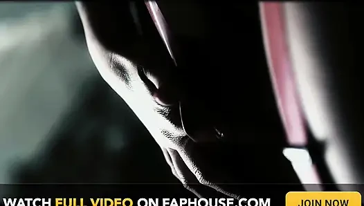 Lexi Ward и Holly D исследуют резиновый фетиш