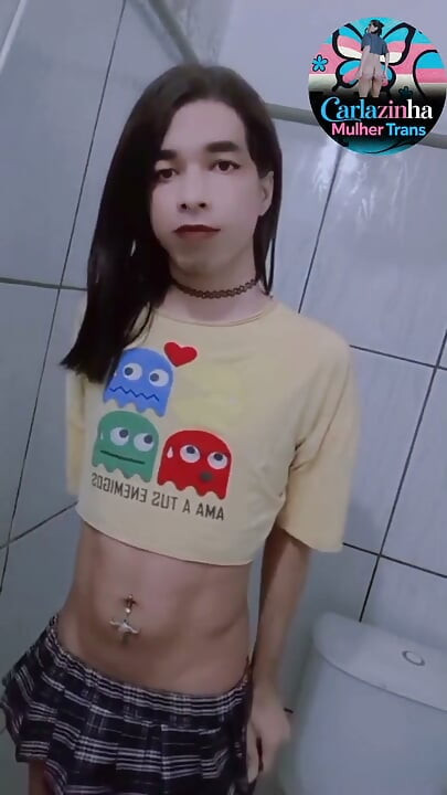 저는 과시하는 여자이고, 이렇게 자랑하는 걸 즐기는 매우 음란한 트랜스 여성입니다