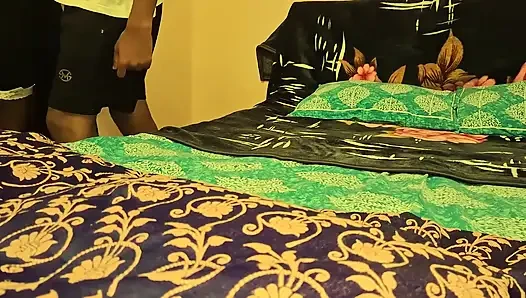 Hintli Evli Kadın Eski Sevgilisi Tarafından Amını Islatıyor, Kısa Sürede Kocası Ateşli Bir Üçlü Sekse Katılıyor
