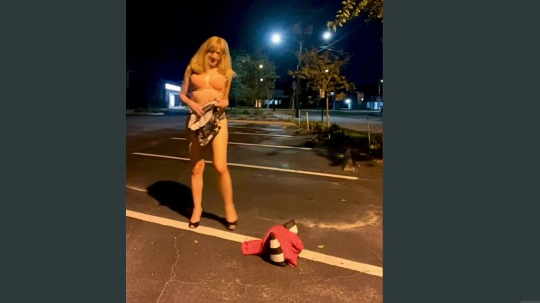 Public Paulina Naked and Masturbating in Public Outside in Parking Lot