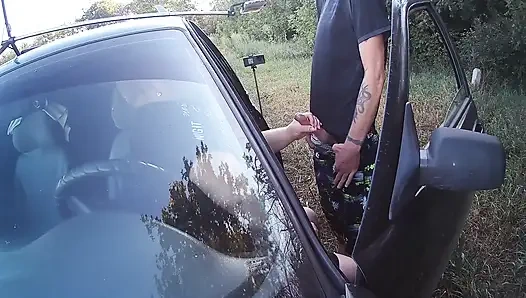 Aku bawa temanku ke taman dan nyepong kontolku di taman