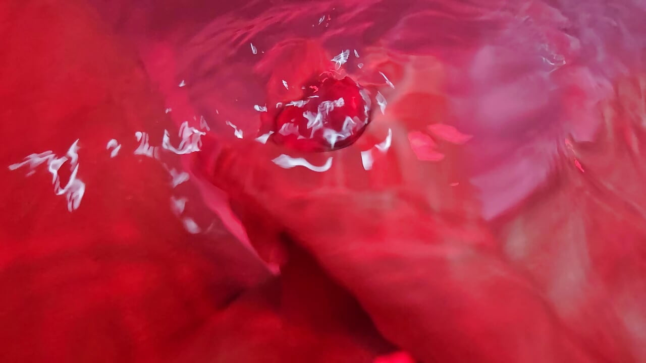 Cumming Underwater