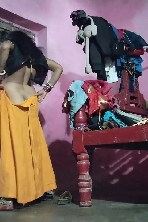 Desi Village Bhabhi's Full Nude Sex in Canoe Style and Sucking Cock by Putting It in the Mouth and Making It Hot