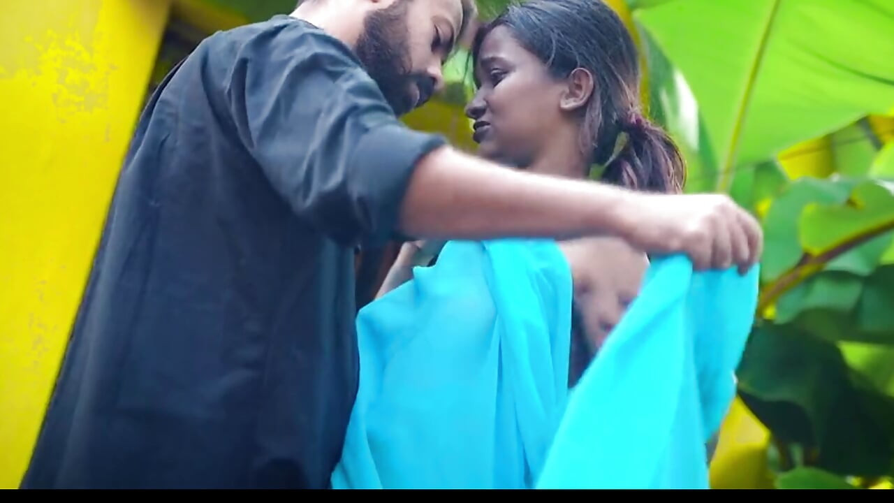 Desi girl ko malik ne jabbar dasti bur me ungali daal diya