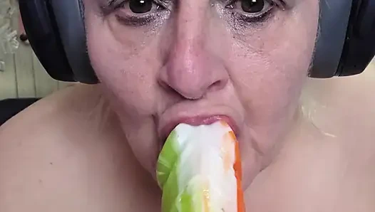 Große pfeifen geknebelt im mund dieser hure hag