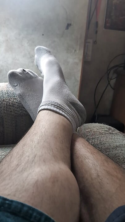 Picioare împuțit mirositoare cu vedere la persoana 1
