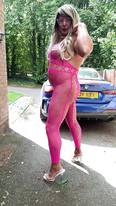 Sexy Crossdresser Kellycd2022's in pink fishnet catsuit and heels