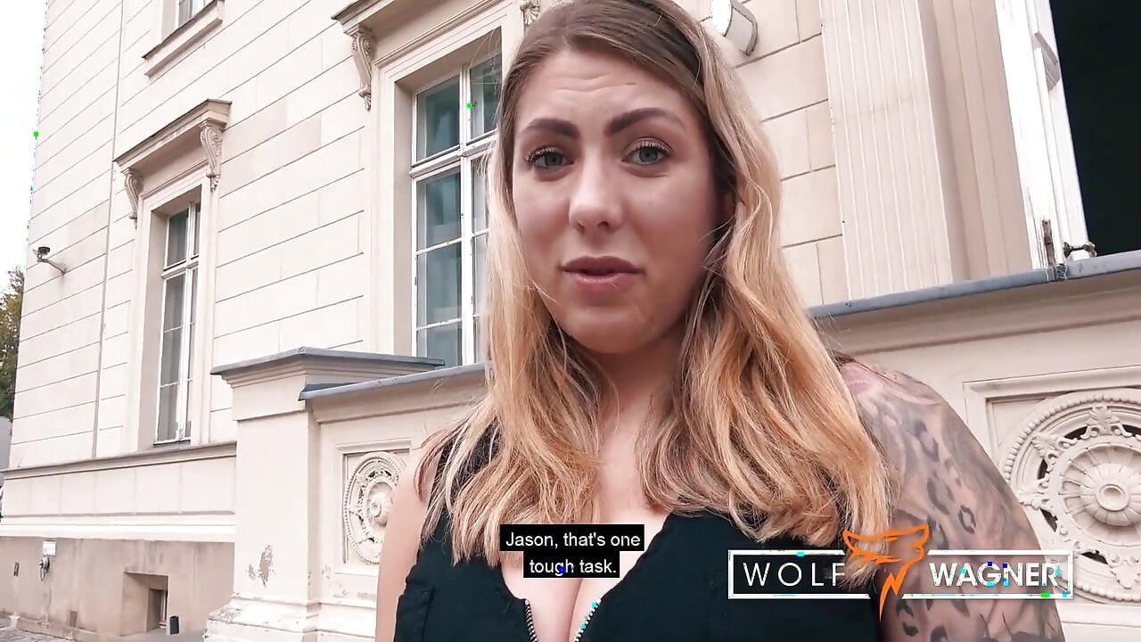 Elle se fait sucer et baiser par la reine de la pipe Mia Blow - Wolf Wagner
