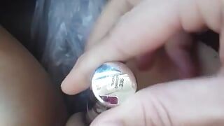 Masturbação secreta do carro da menina com tubo de lipgloss
