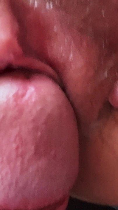 Must-see okamžik z "Creampie v její mokré drobné mladé kundičce - EXTREME Detailní"